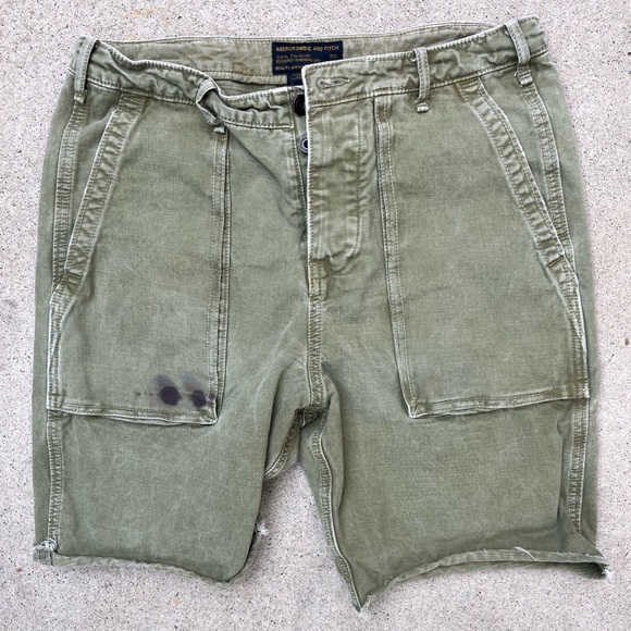 Men's Abercrombie & Fitch Shorts Green Solid 31 Zip Cut-Off Fatigue STAINED Prep - Picture 1 of 12